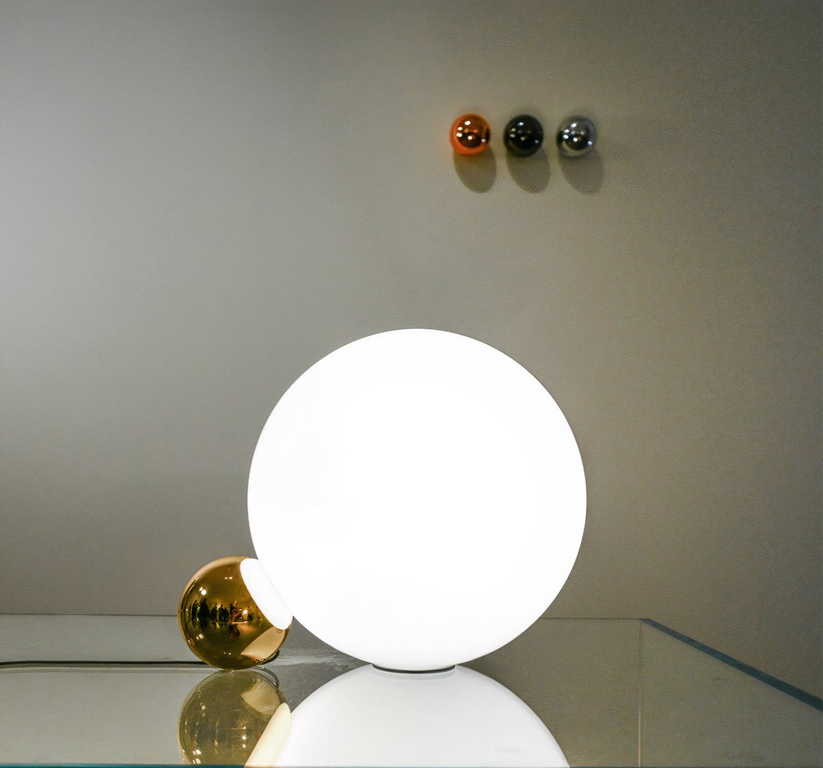 Capri Sphere Lamp